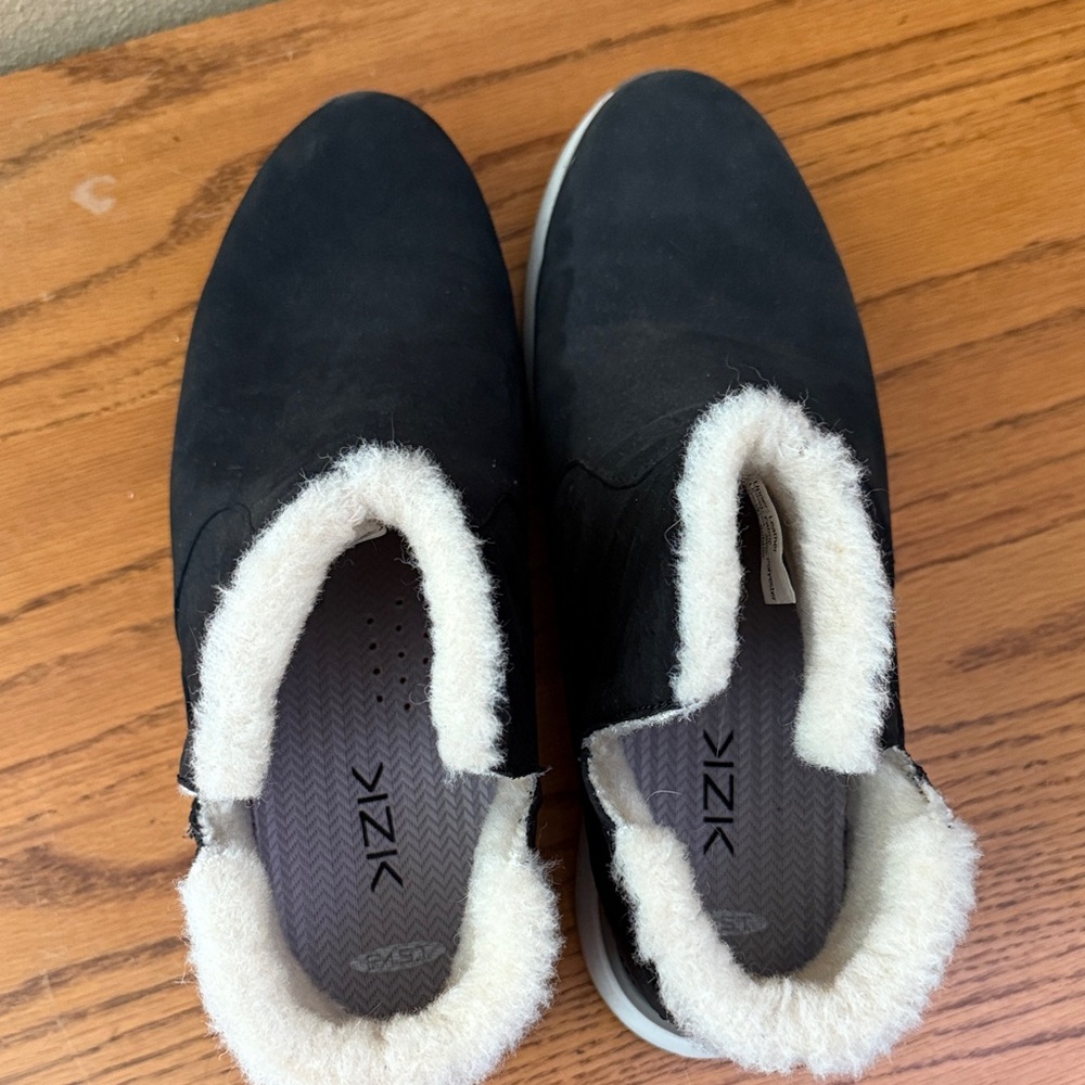 Cozy Kizik Step in Black Ankle Boots with Faux Fur Lining women’s 9.5